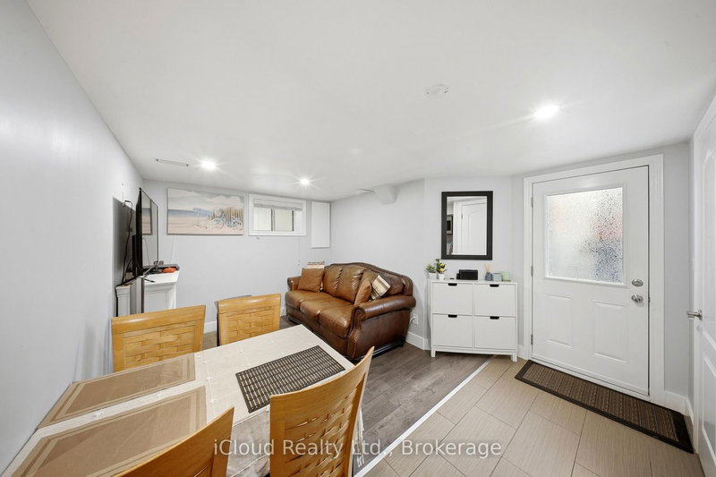 1226 Lansdowne Ave photo 5