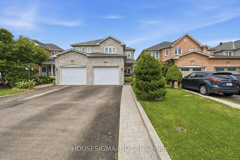 902 Applecroft Circle