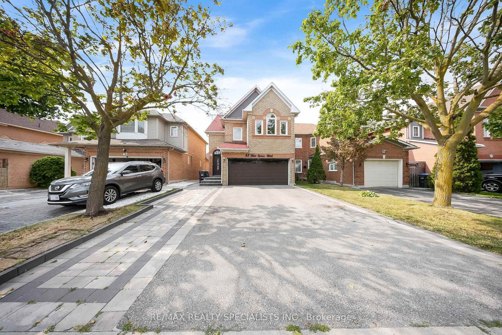 63 Blue Spruce Brampton,ON L6R 1C4