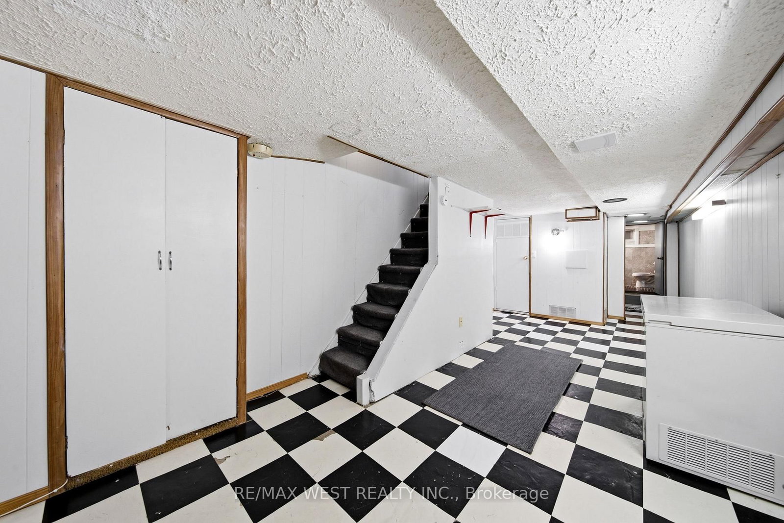 25 Batavia Avenue • Toronto, ON photo 13