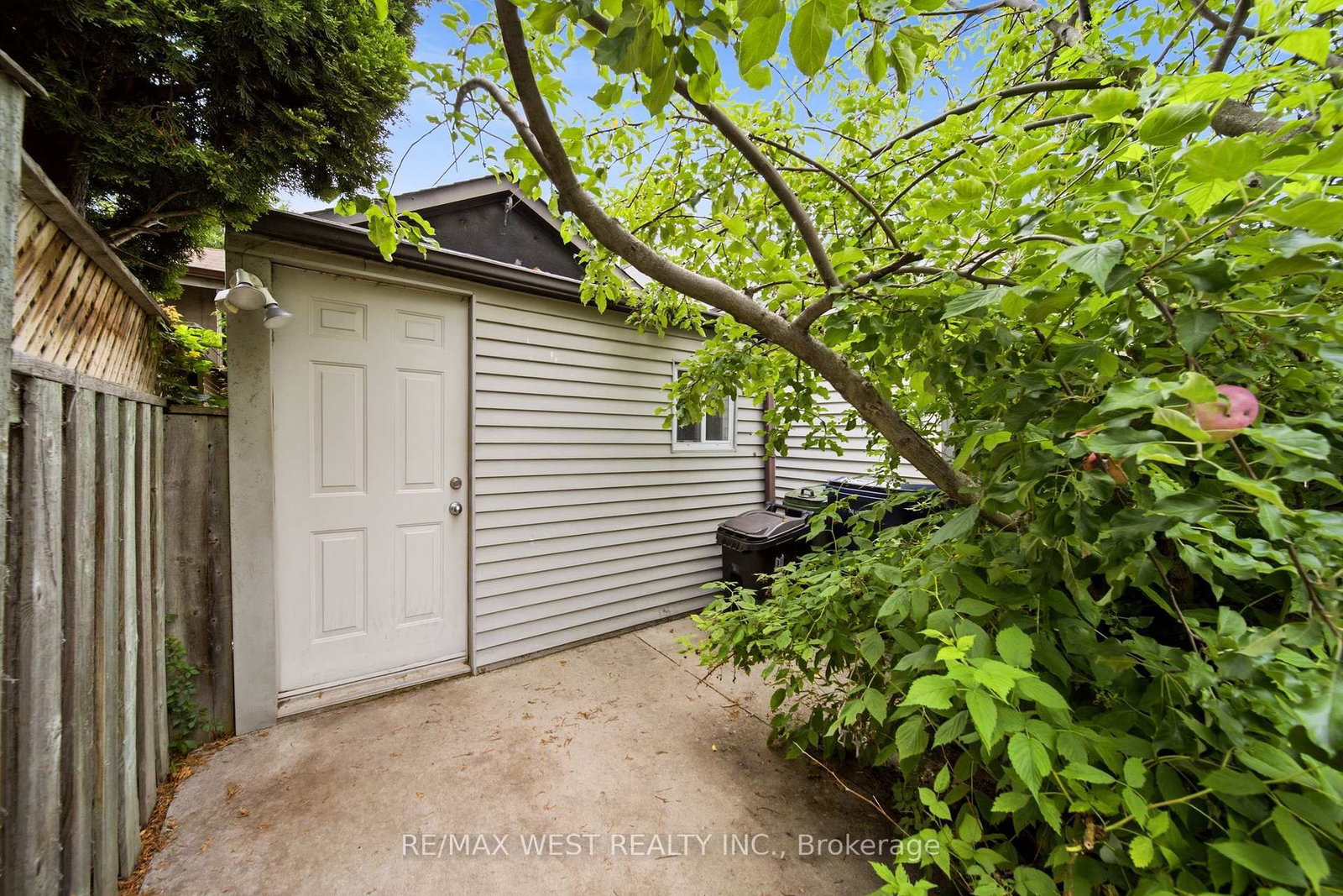 25 Batavia Avenue • Toronto, ON photo 19