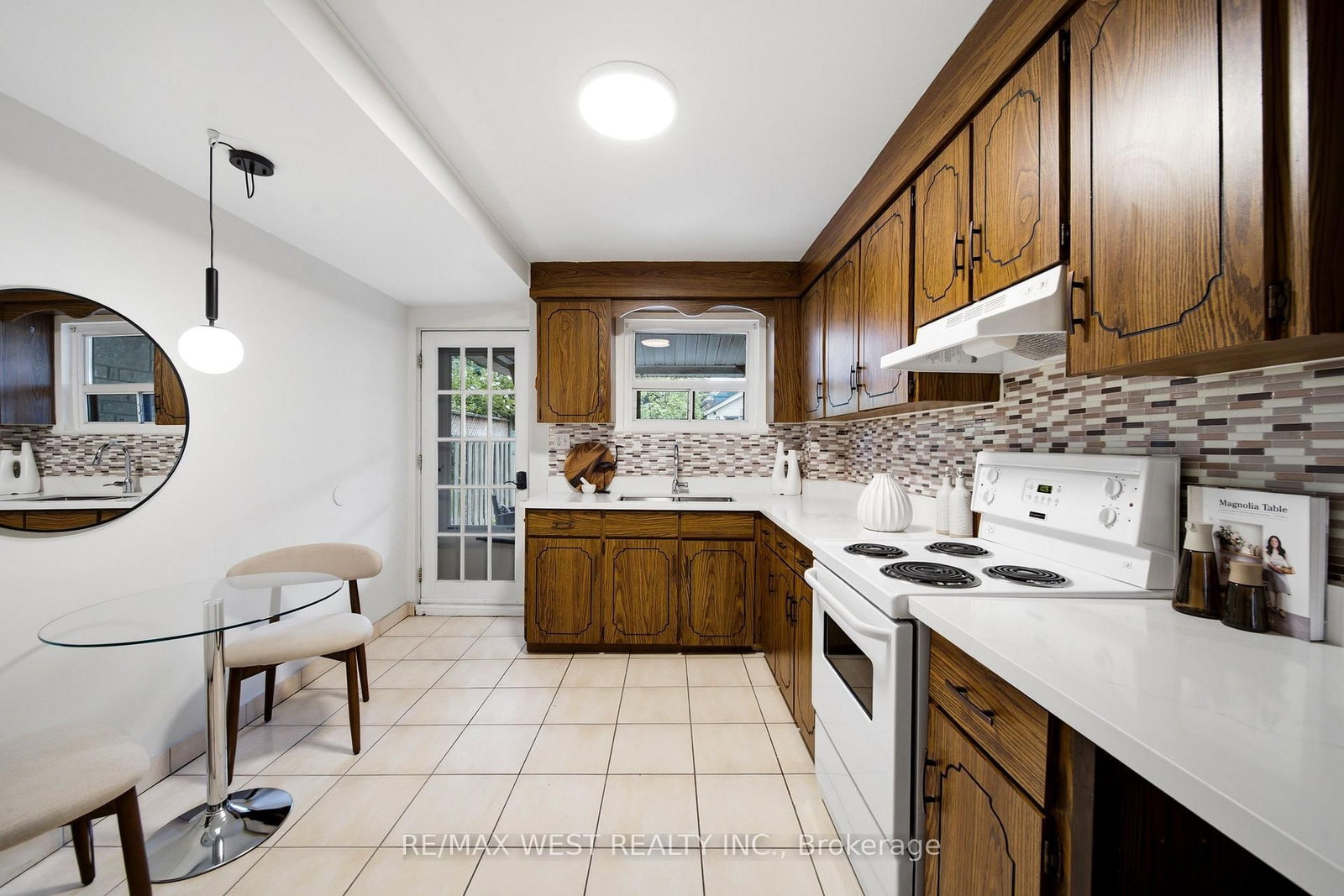 25 Batavia Avenue • Toronto, ON photo 6