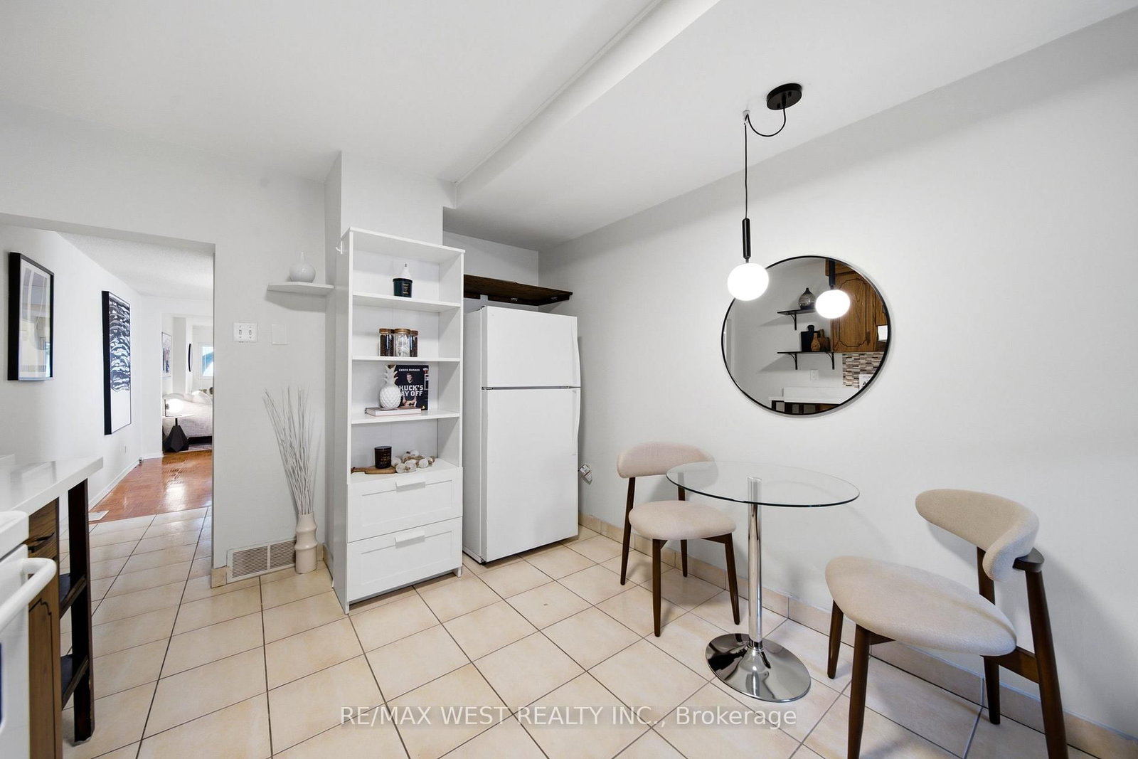 25 Batavia Avenue • Toronto, ON photo 8