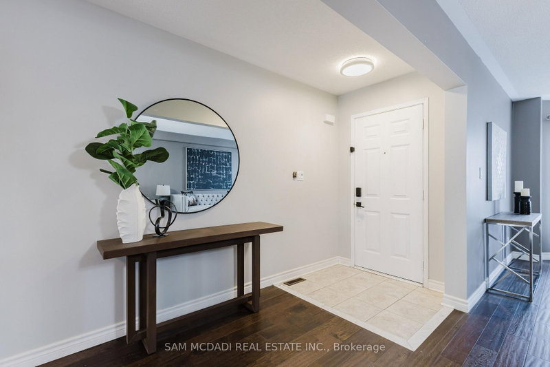 1190 Fox Crescent