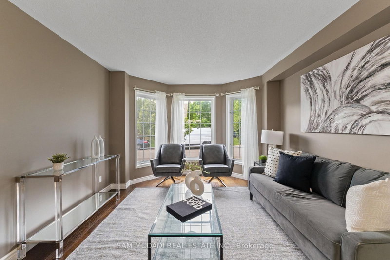 1190 Fox Crescent