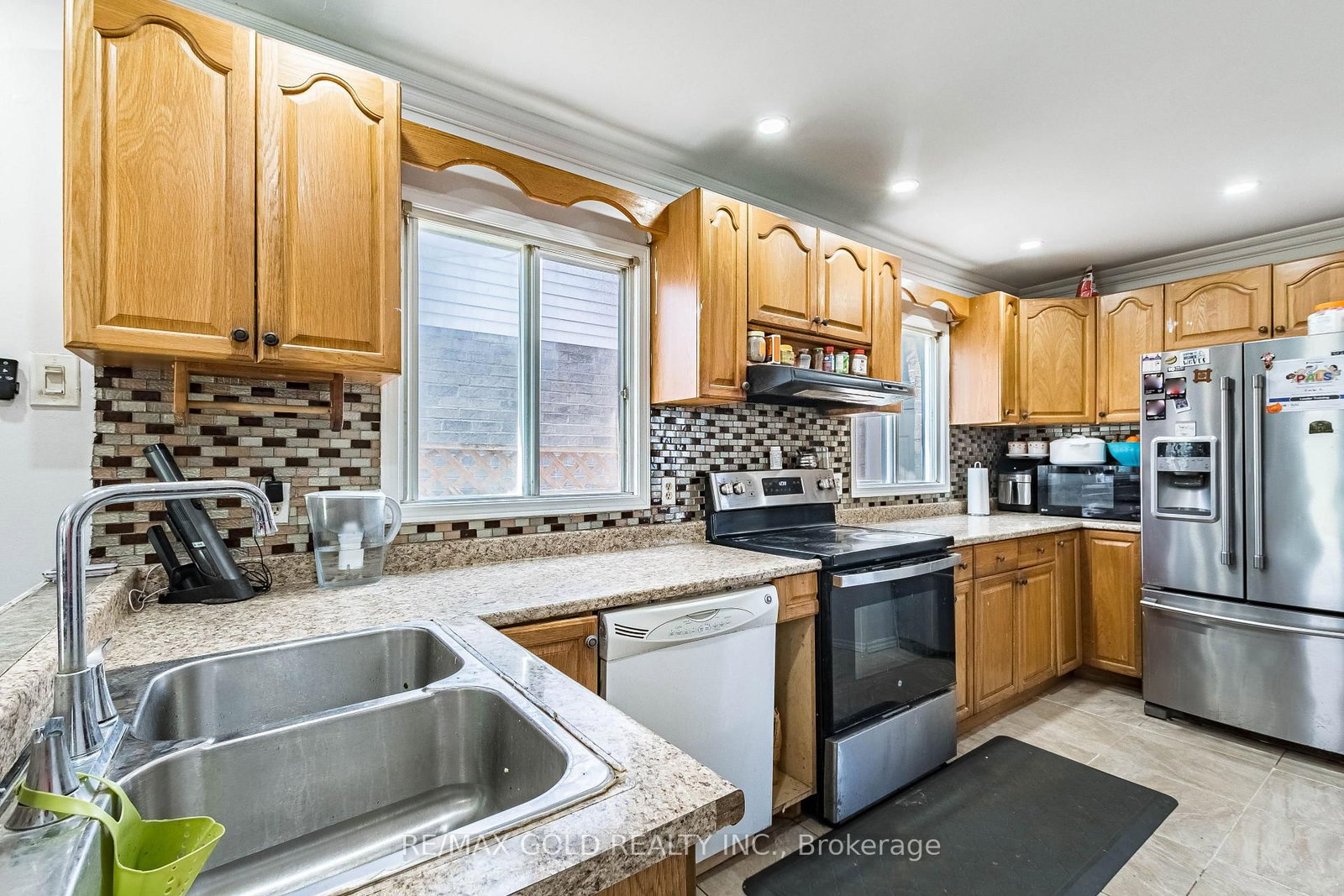 10 Elmstead Court • Brampton, ON photo 8