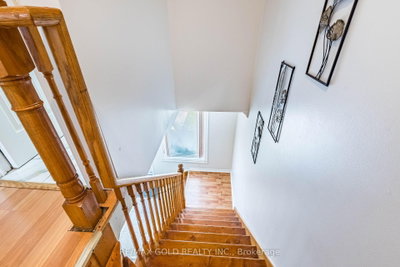 10 Elmstead Court • Brampton, ON photo 9