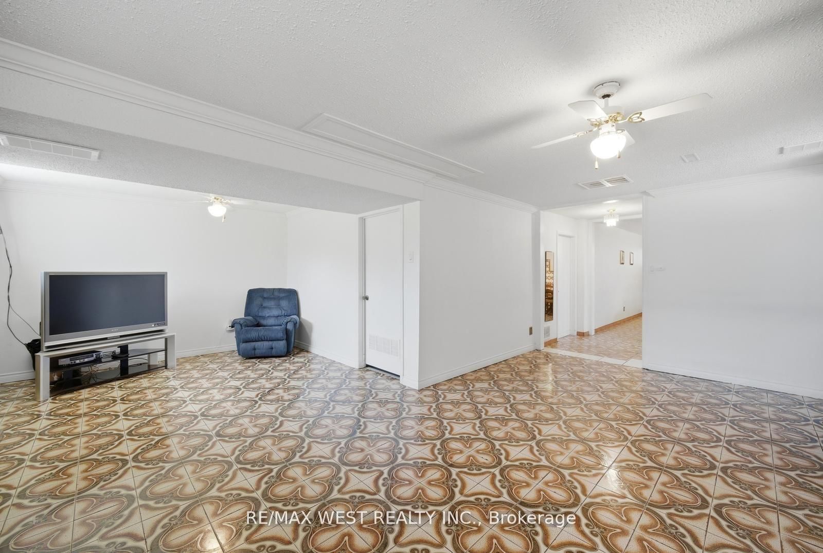 111 Shoreham Drive • Toronto, ON photo 22