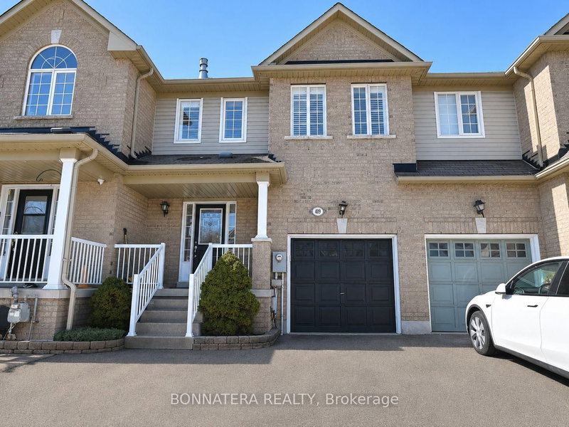 409 Hobbs Crescent