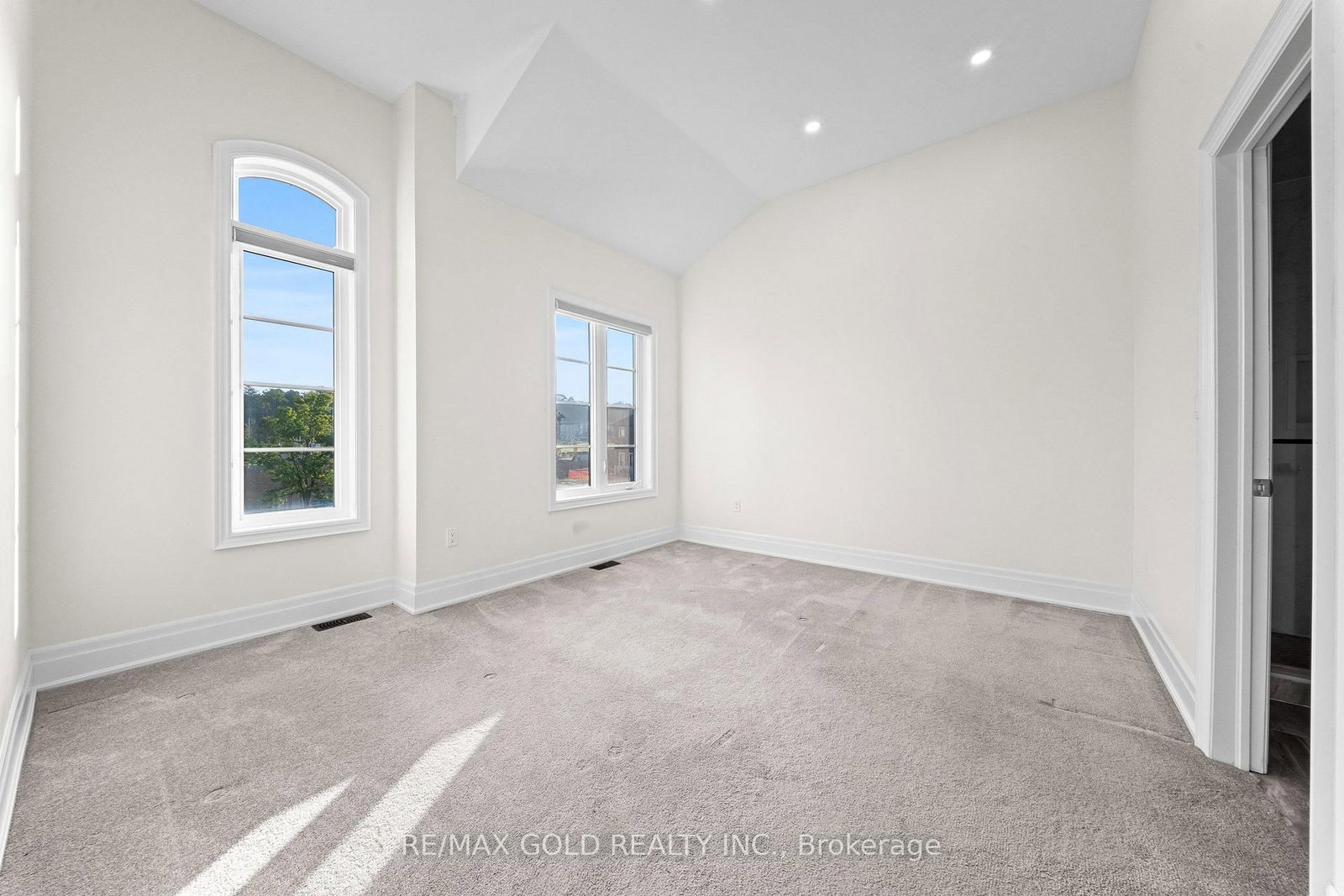 1199 QUEENS PLATE Road E • Oakville, ON photo 32