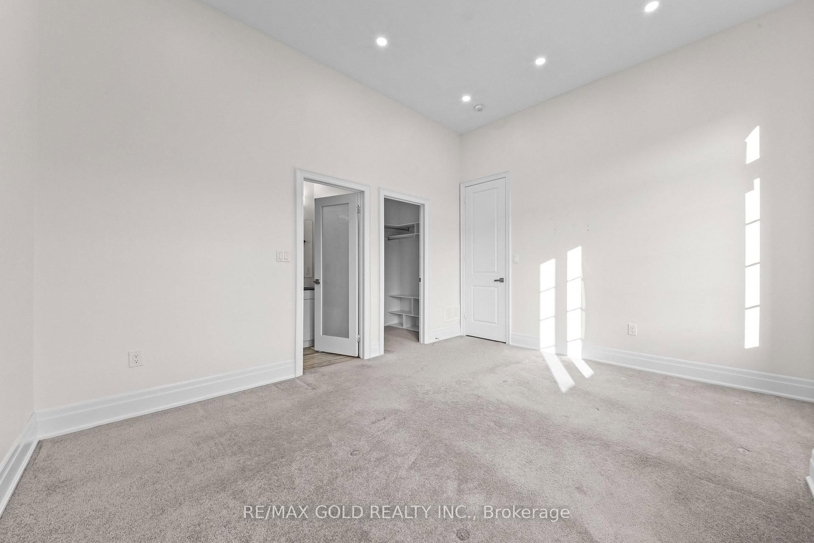 1199 QUEENS PLATE Road E • Oakville, ON photo 33
