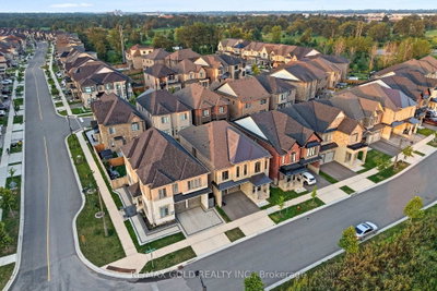 1199 QUEENS PLATE Road E • Oakville, ON photo 4