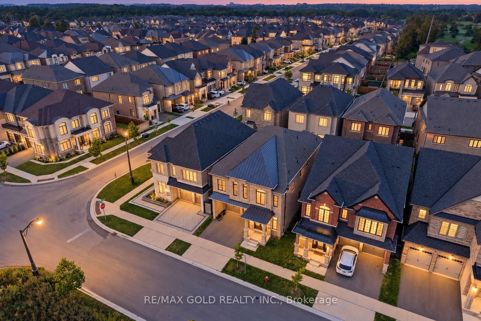 1199 QUEENS PLATE Road - Detached in Glen Abbey