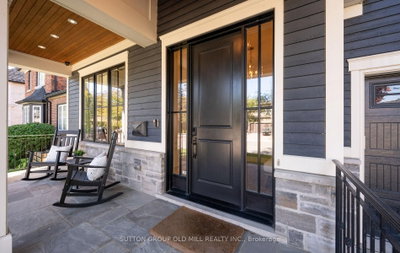 8 Cumberland Drive • Mississauga, ON photo 3