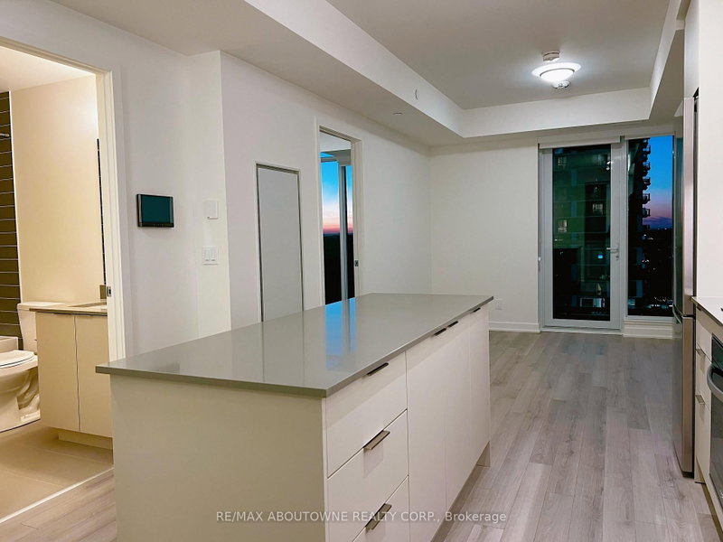 1405 - 3079 Trafalgar Road