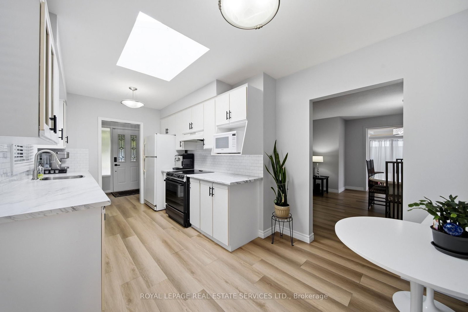 127 Redgrave Drive • Toronto, ON photo 4