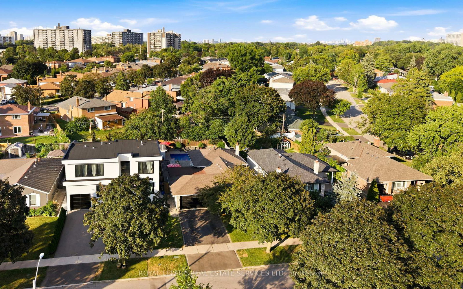 127 Redgrave Drive • Toronto, ON photo 44