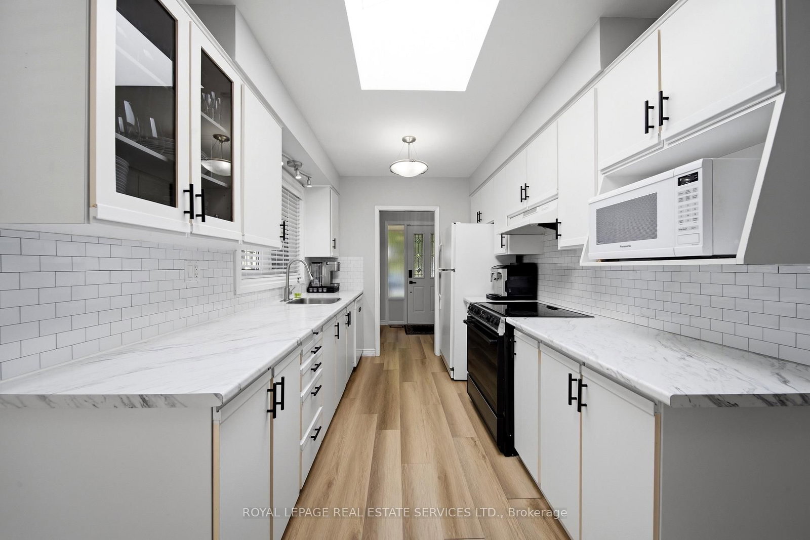 127 Redgrave Drive • Toronto, ON photo 5