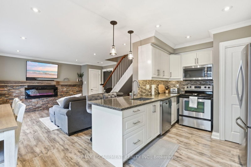 6 - 469 Claridge Road