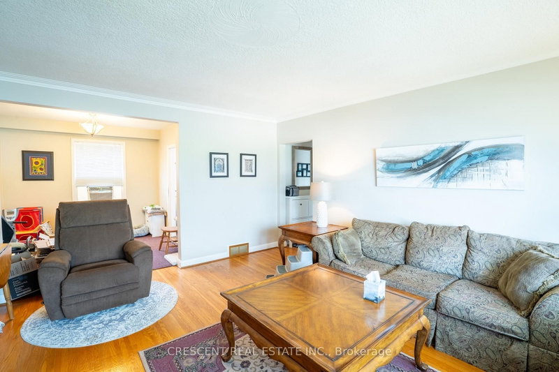 UPPER - 35 Laburnham Avenue