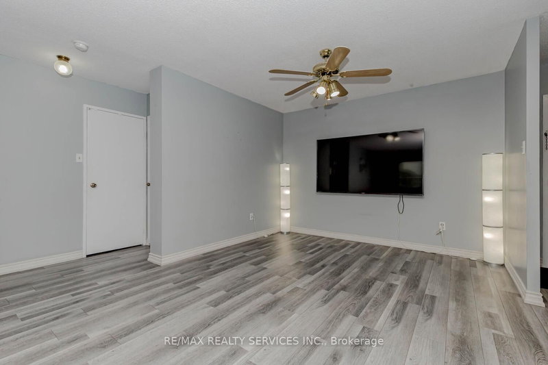 8 Lisa Brampton,ON L6T 4S6 — Photo 16