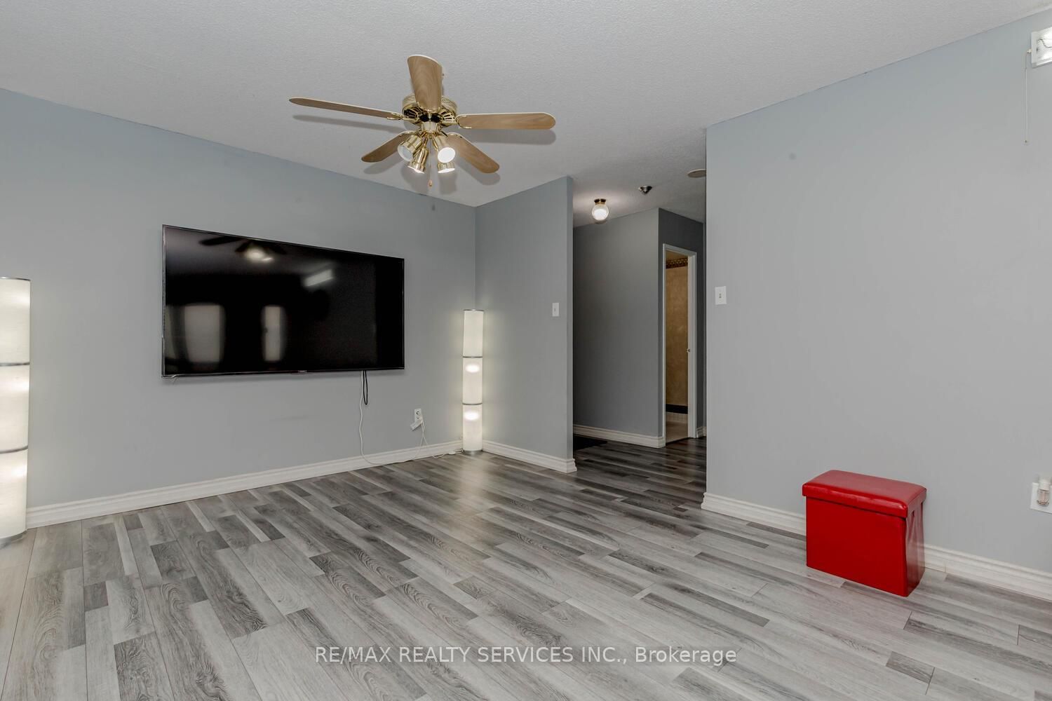 8 Lisa Brampton,ON L6T 4S6 — Photo 17