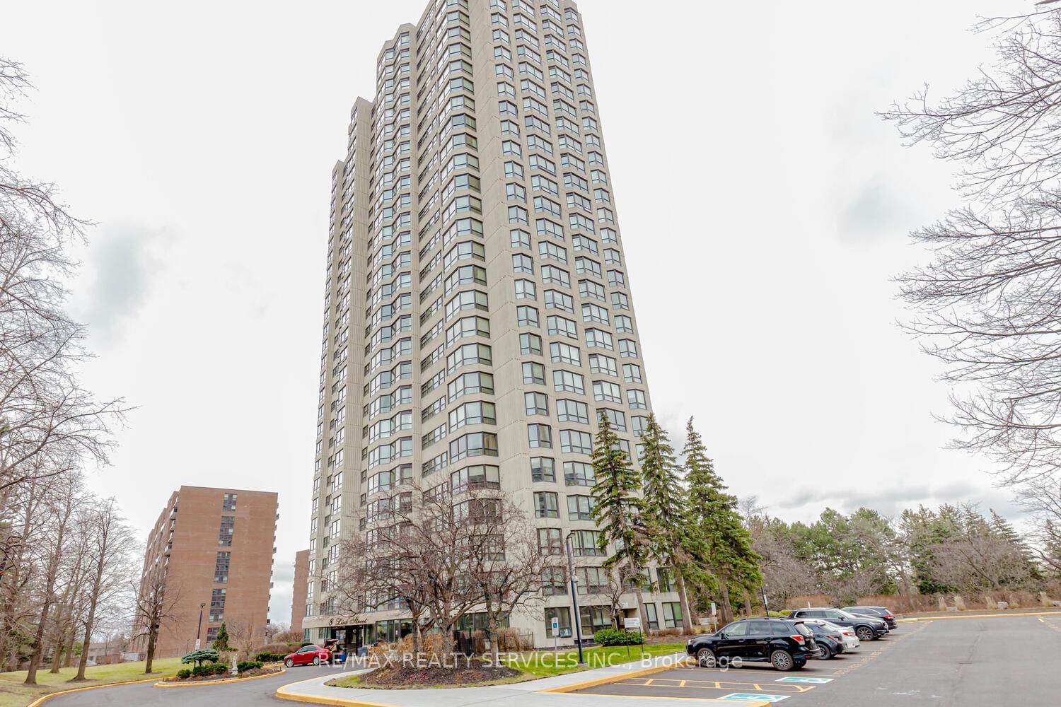 8 Lisa Brampton,ON L6T 4S6 — Photo 2