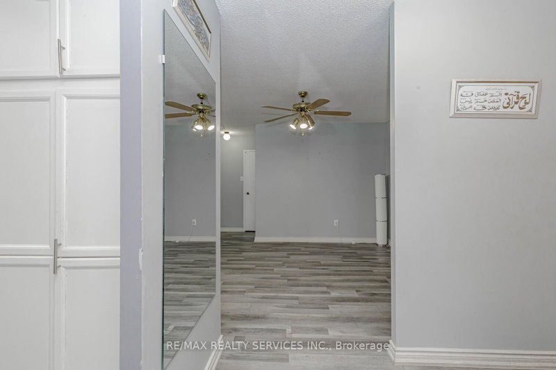 8 Lisa Brampton,ON L6T 4S6 — Photo 21