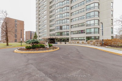 8 Lisa Brampton,ON L6T 4S6 — Photo 3