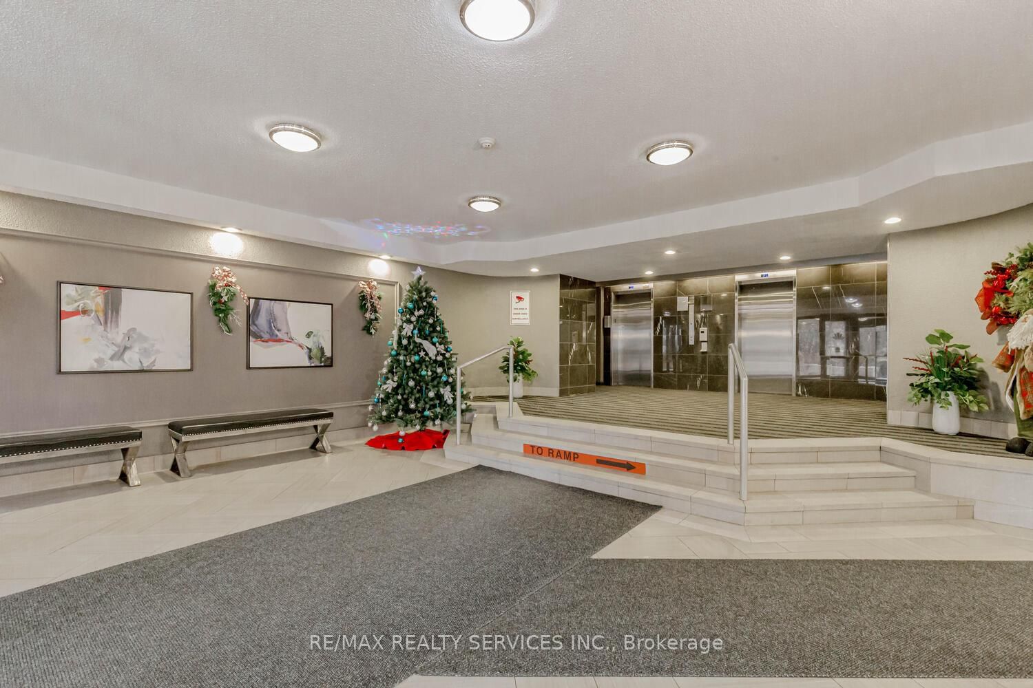 8 Lisa Brampton,ON L6T 4S6 — Photo 37