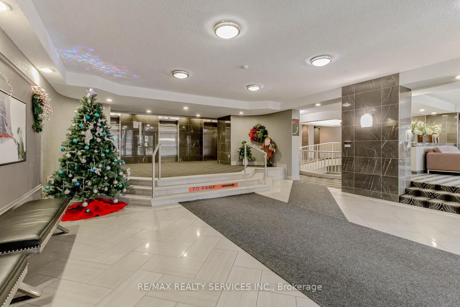 8 Lisa Brampton,ON L6T 4S6 — Photo 38
