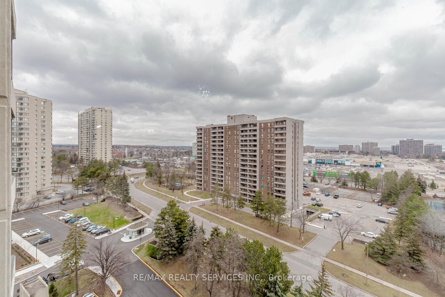 8 Lisa Brampton,ON L6T 4S6 — Photo 4