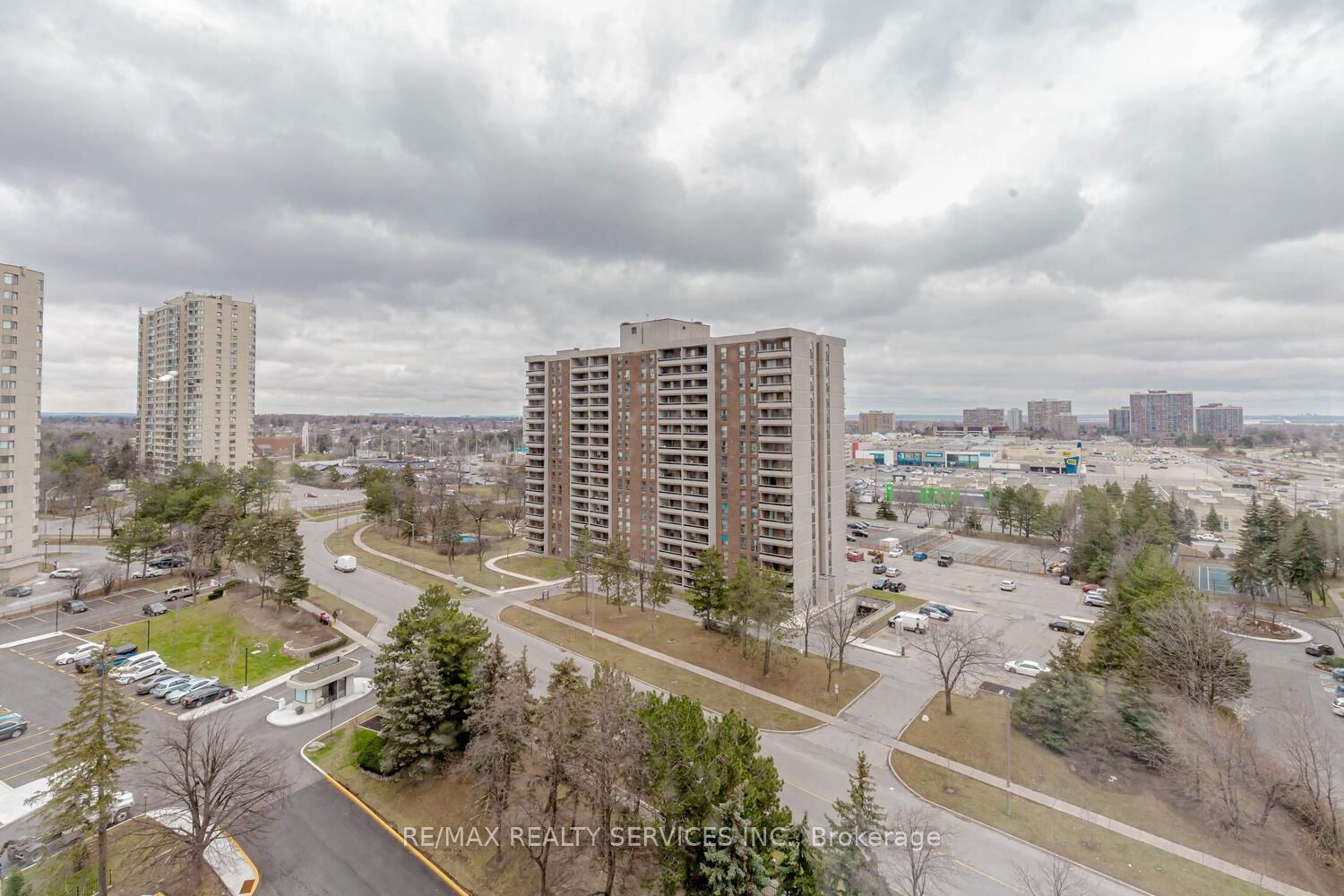 8 Lisa Brampton,ON L6T 4S6 — Photo 5