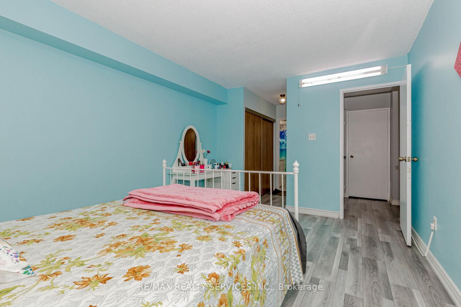 8 Lisa Brampton,ON L6T 4S6 — Photo 8