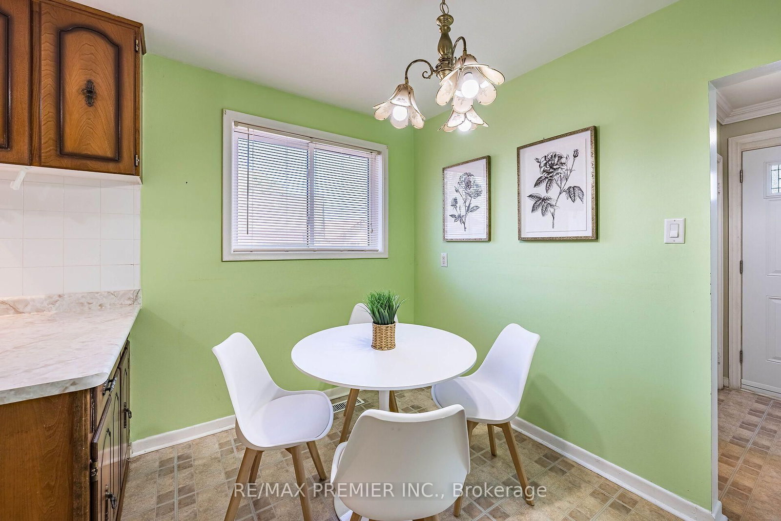 5 Valois Court • Toronto, ON photo 8