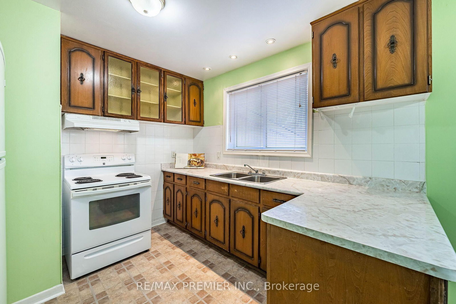 5 Valois Court • Toronto, ON photo 9
