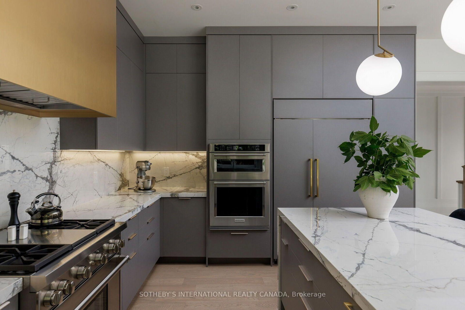 2B Fairway Road • Toronto, ON photo 15