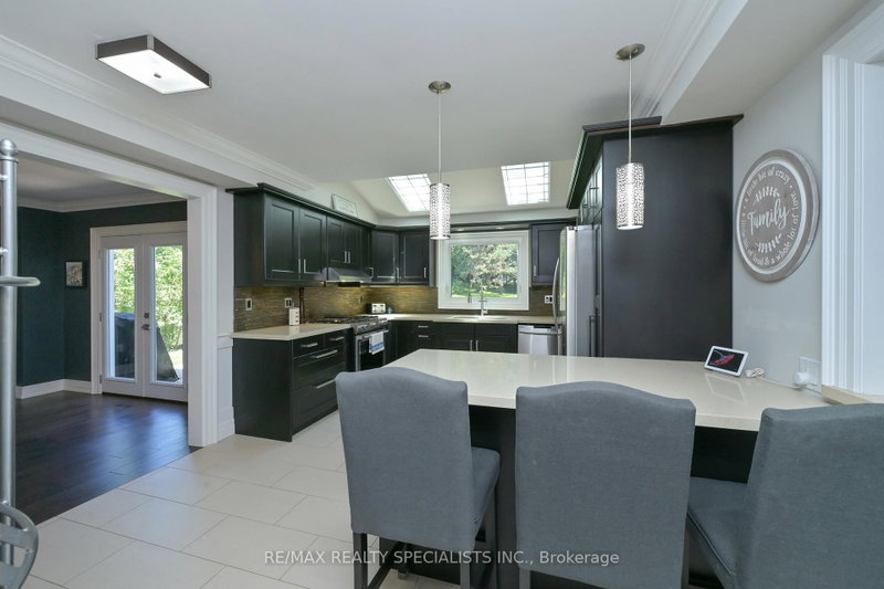 13 Snowberry Crt photo 4