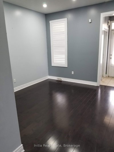 99 Connolly Crescent • Brampton, ON photo 2
