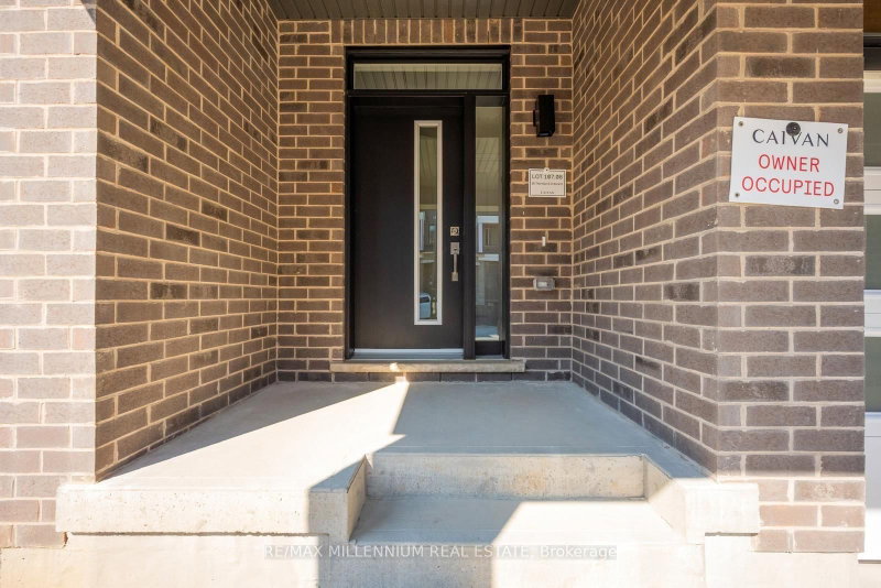 Upper - 36 Thornbird Crescent