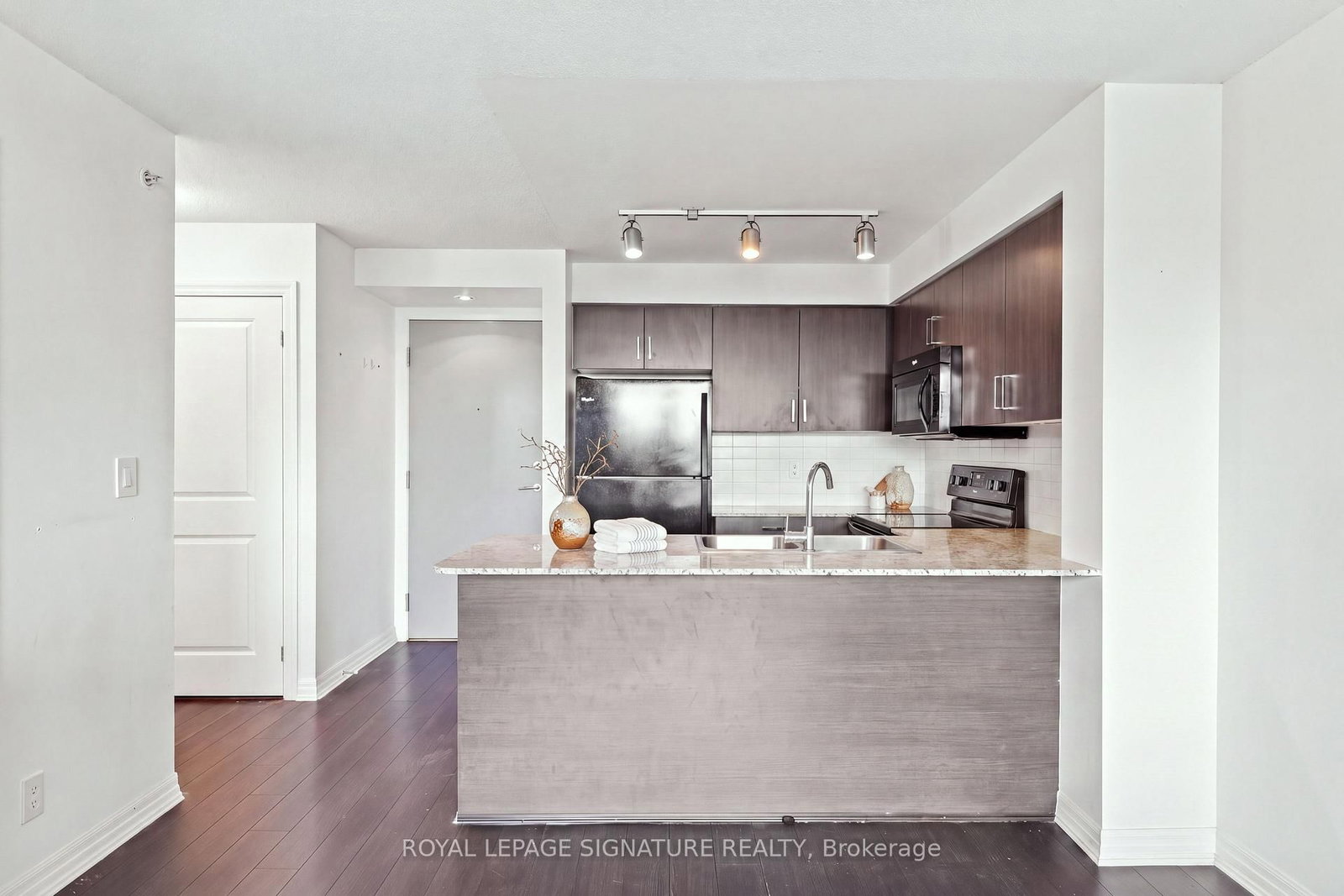 80 Esther Lorrie Drive • #417 • Toronto, ON photo 6