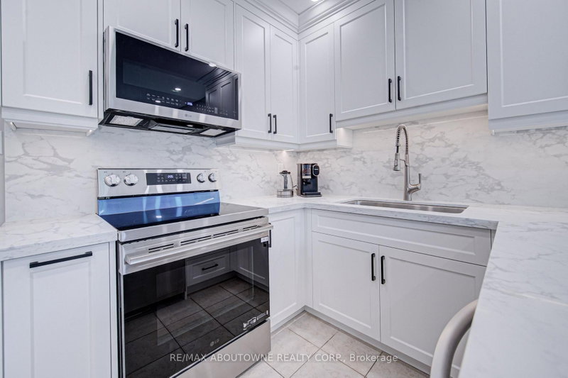 426 Parklane Oakville,ON L6H 4J5 — Photo 12