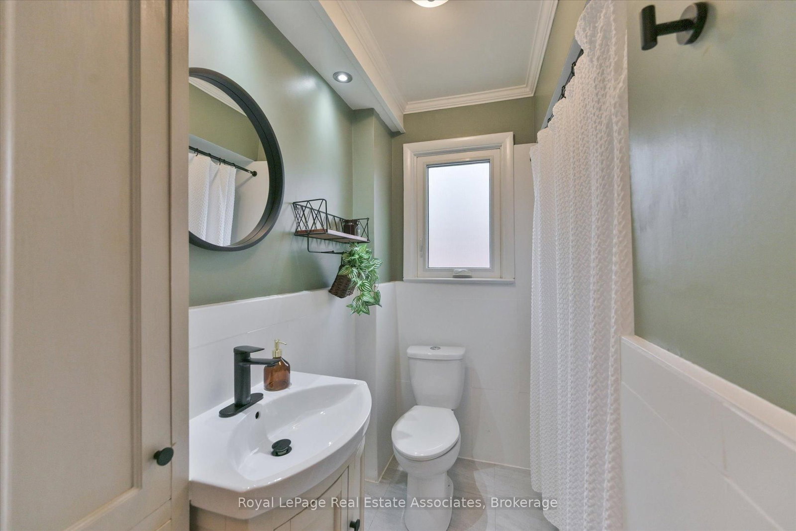 41 Ashbourne Drive • Toronto, ON photo 22