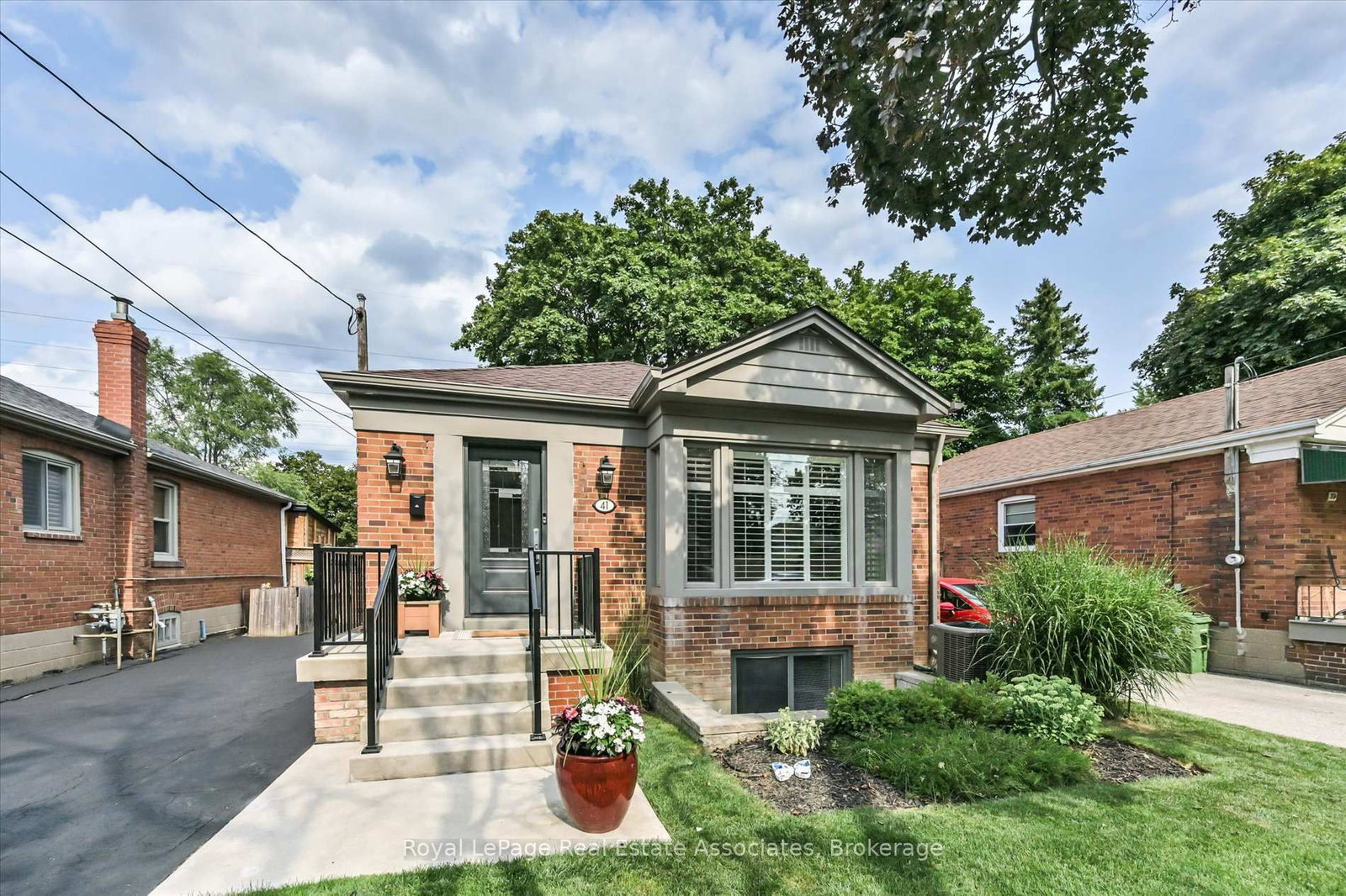 41 Ashbourne Drive • Toronto, ON photo 4