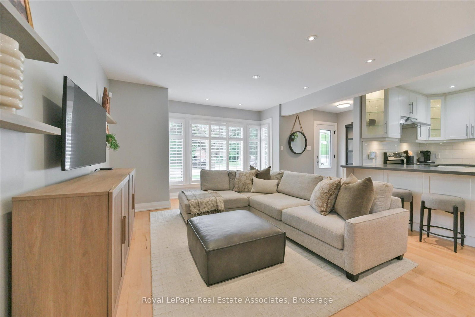 41 Ashbourne Drive • Toronto, ON photo 8