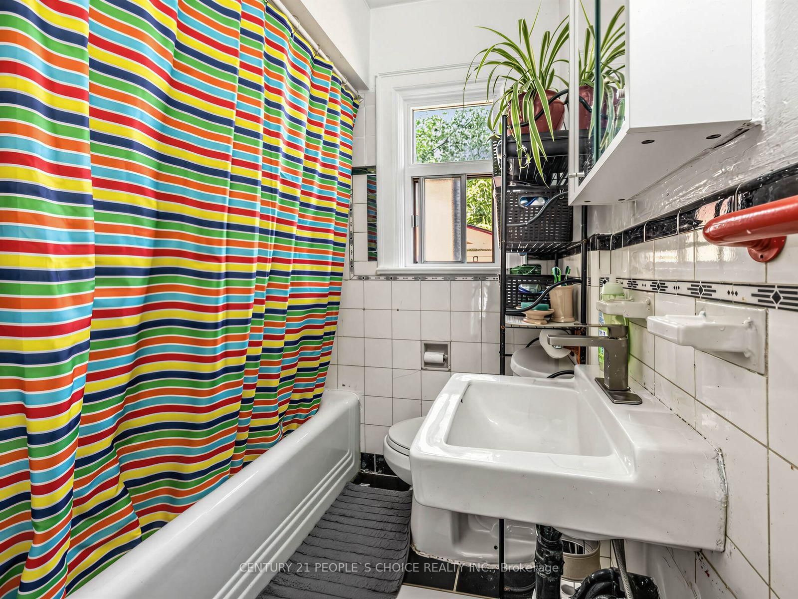52 Seventeenth Street • Toronto, ON photo 10