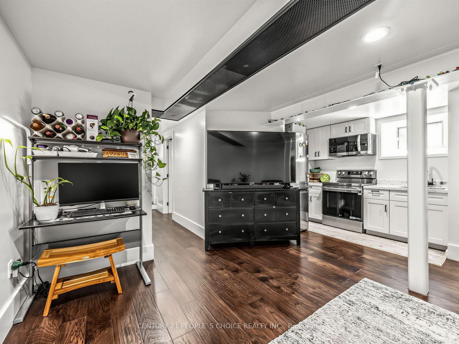 52 Seventeenth Street • Toronto, ON photo 15