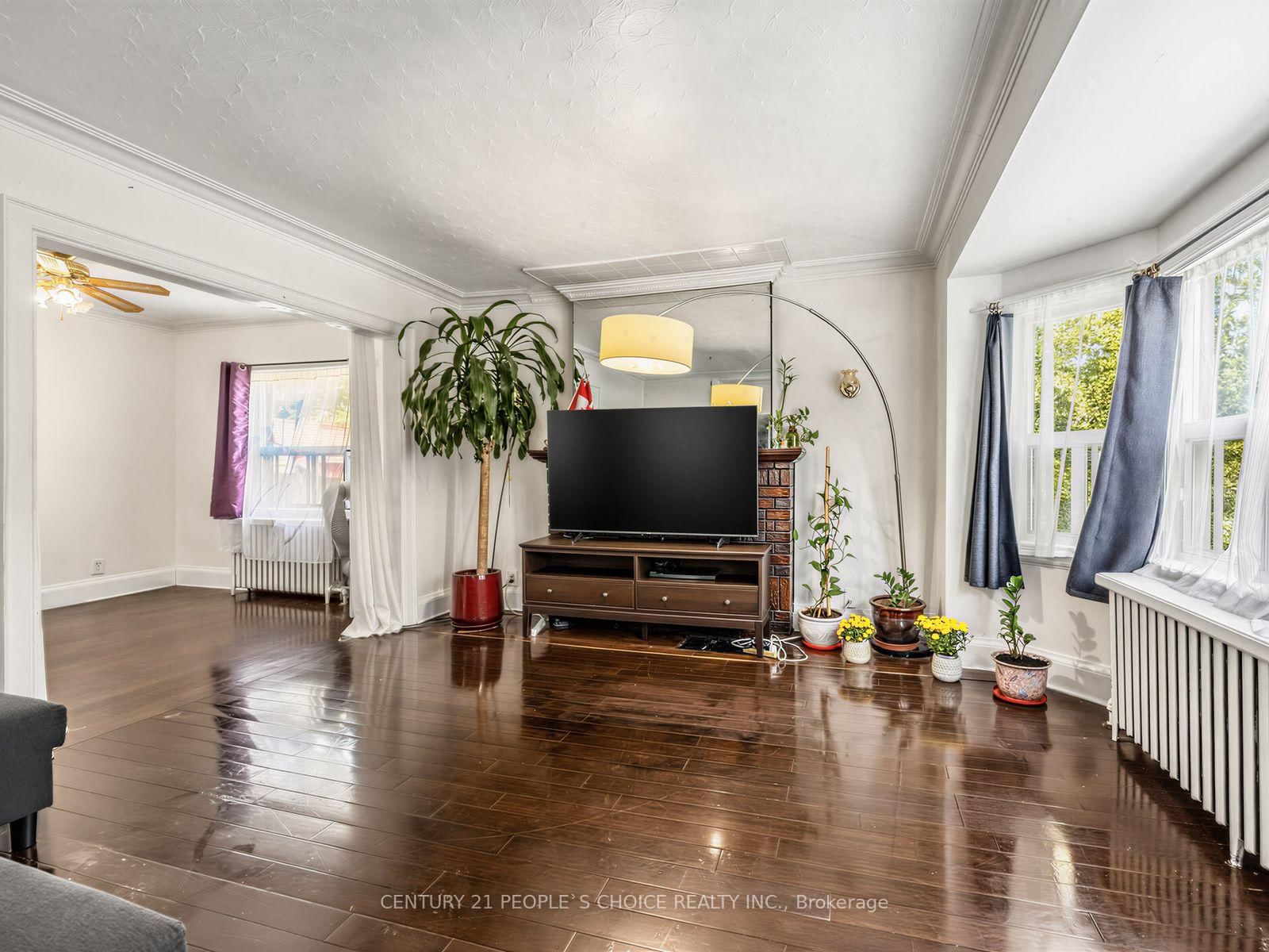 52 Seventeenth Street • Toronto, ON photo 3