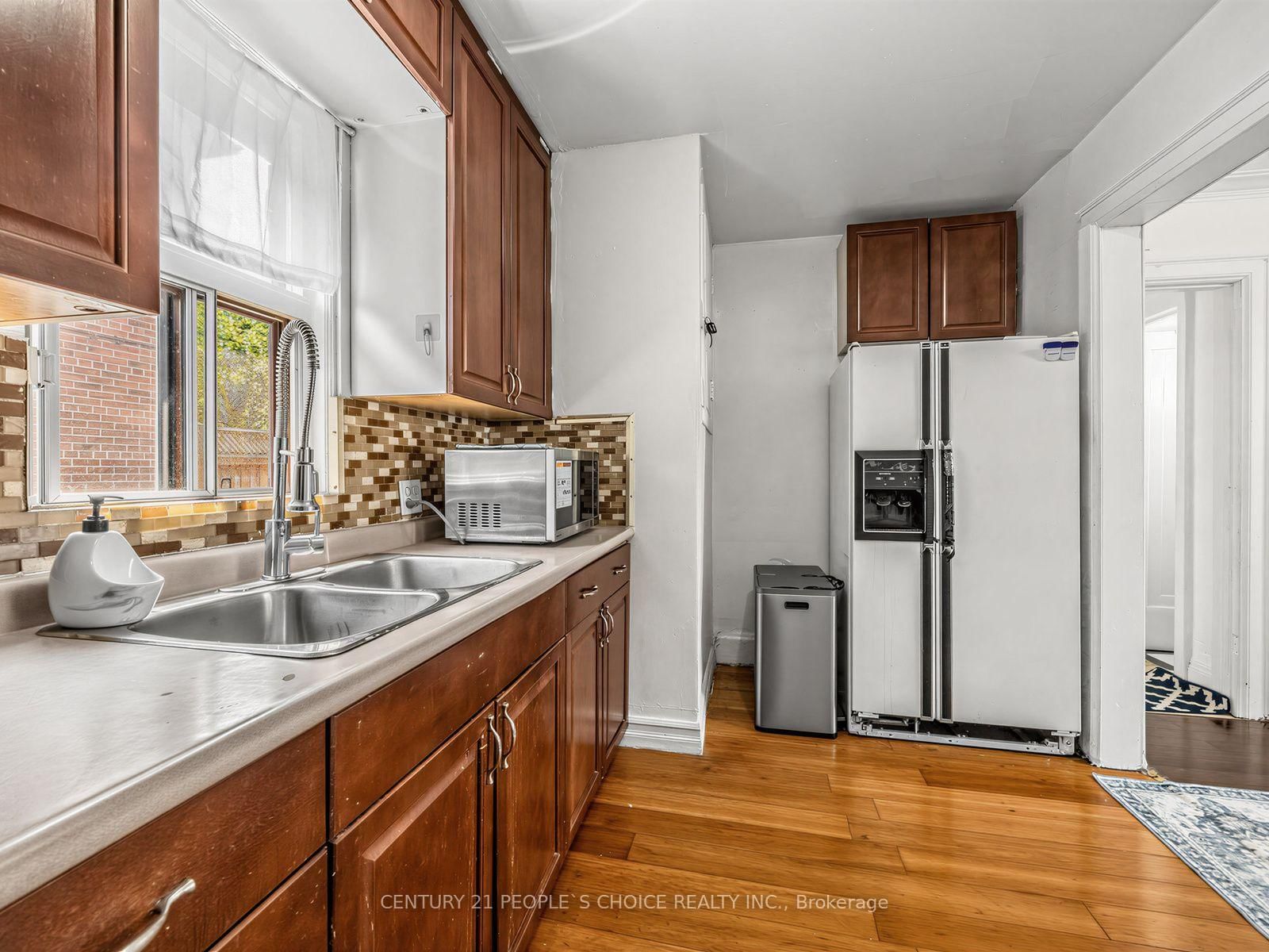 52 Seventeenth Street • Toronto, ON photo 9