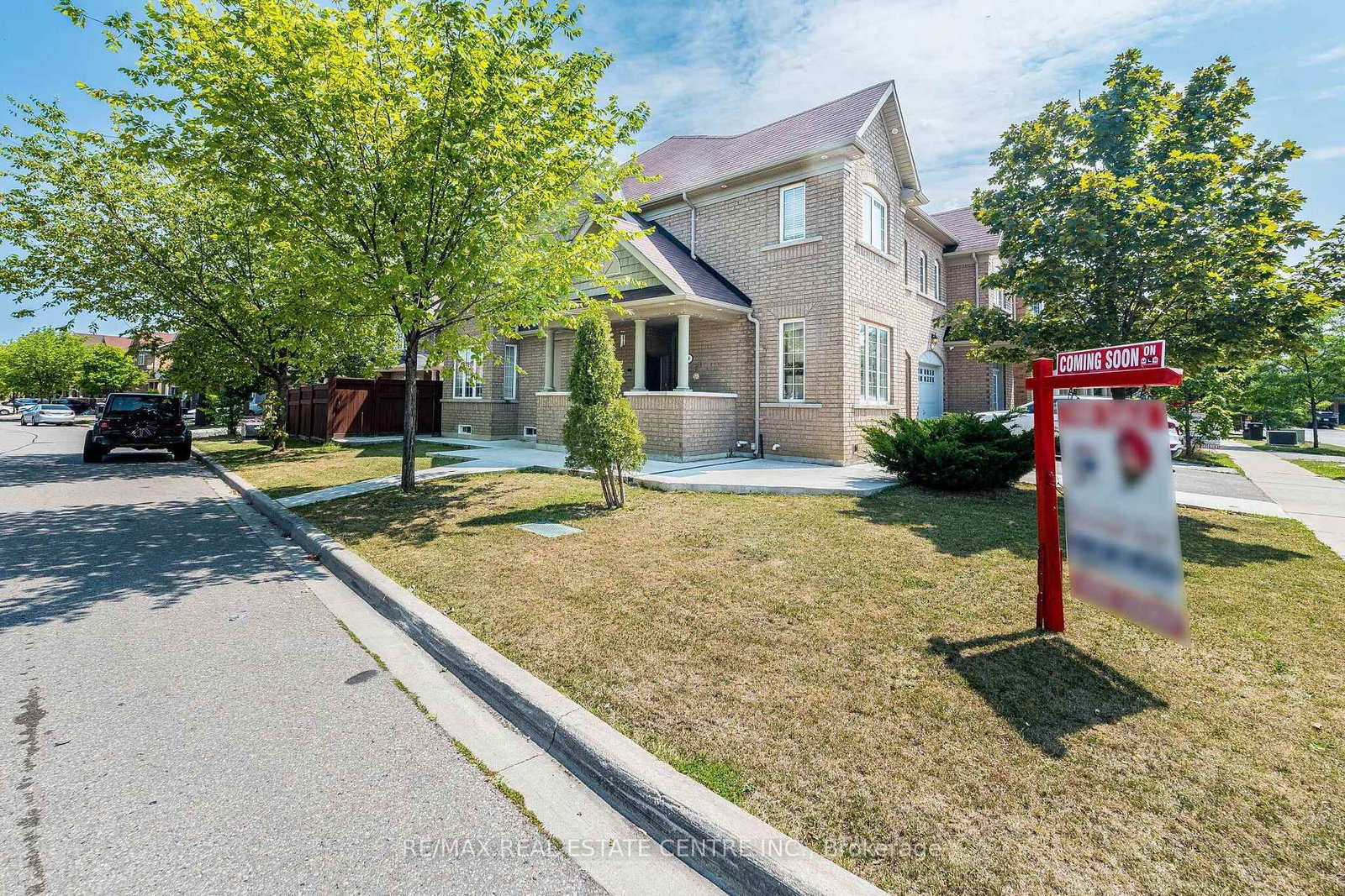 9 Loftsmoor Drive • Brampton, ON photo 2